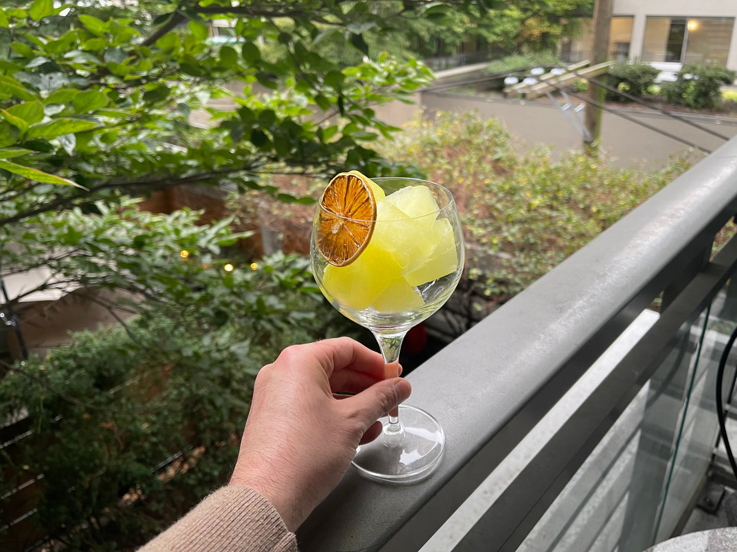 75+ Piece Medium Lemon Box